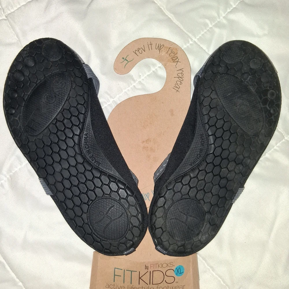 FitKicks Slip-On Ballet Flat in Black and Gray